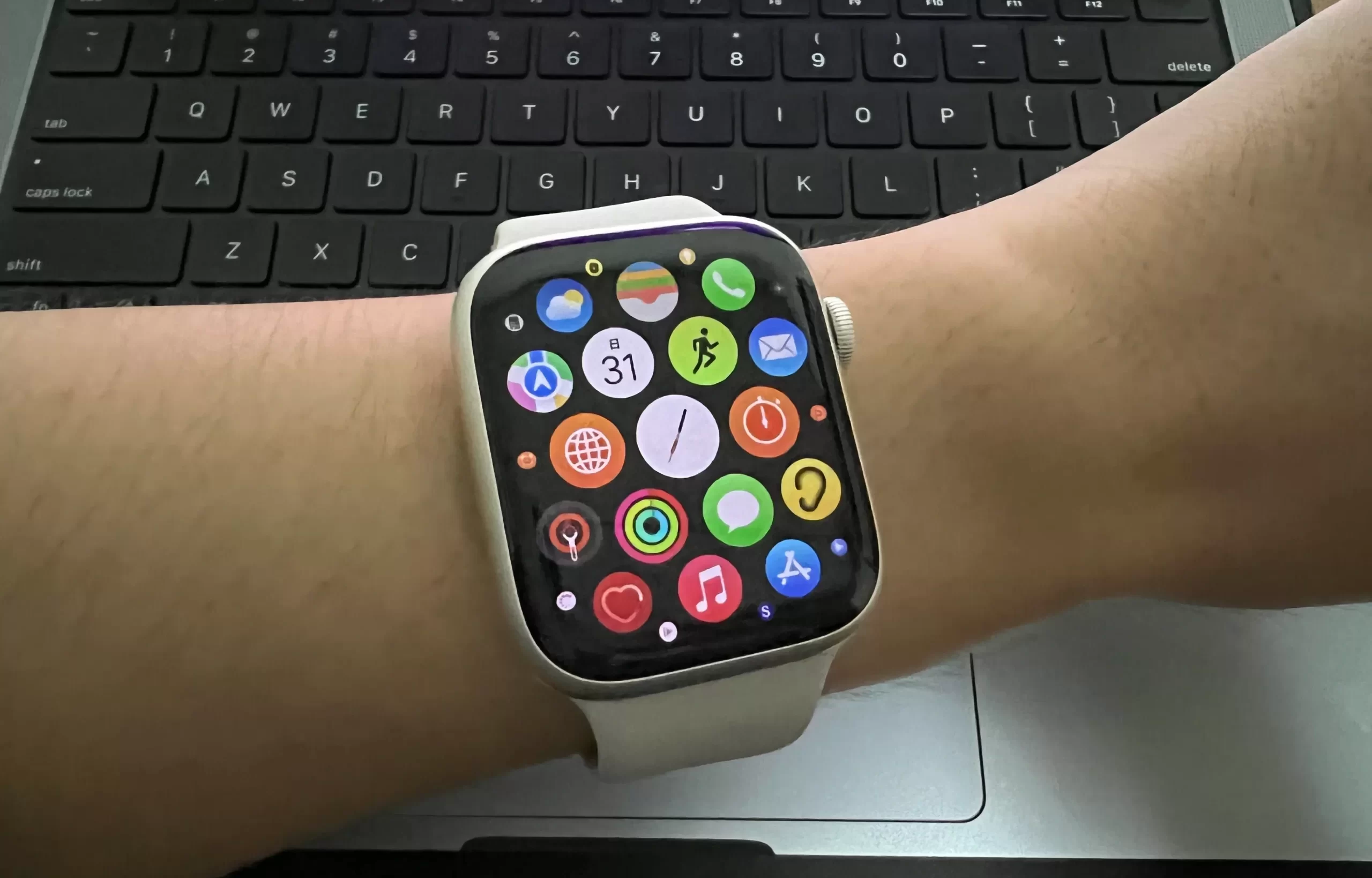 Apple Watch7 実機レビュー使用感は？ 大きい画面で操作が快適 